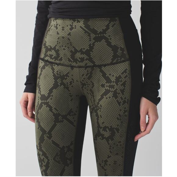 Lululemon Beyond Boundaries Ziggy Green Snake Butter Black Legging 6 - Picture 1 of 11